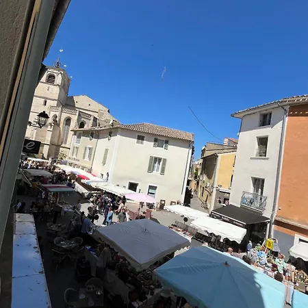 Avec Vue Sur Le Centre Historique * LʼIsle-sur-la-Sorgue